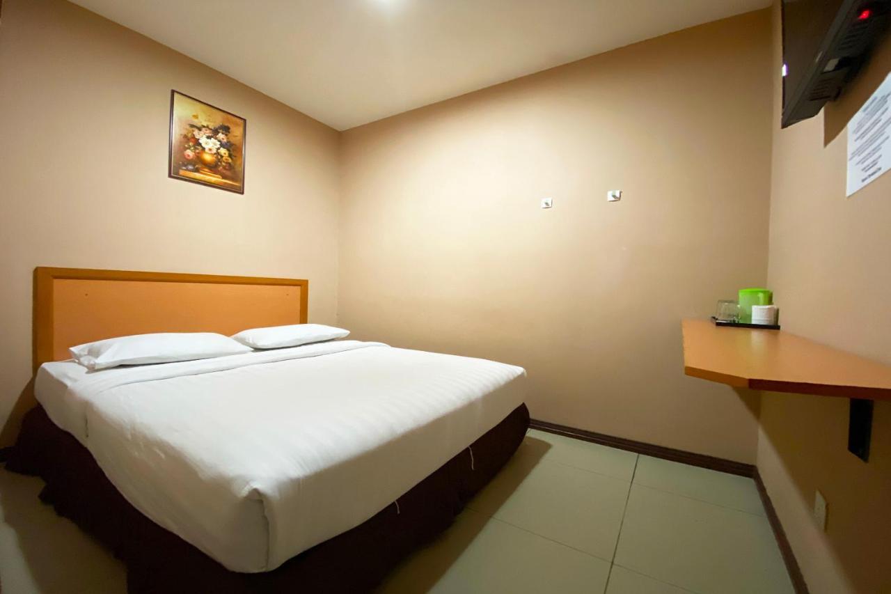 Oyo 90108 Hotel Kaya Kota Kinabalu Exterior photo