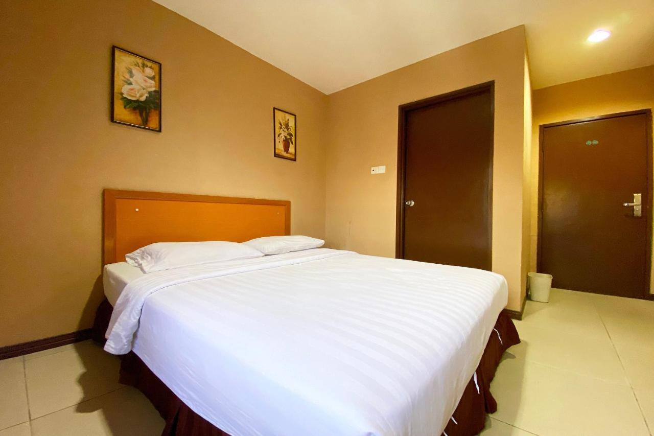 Oyo 90108 Hotel Kaya Kota Kinabalu Exterior photo